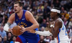 B体育体育官方登录入口-约基奇带领掘金逆转火箭，创下超高得分