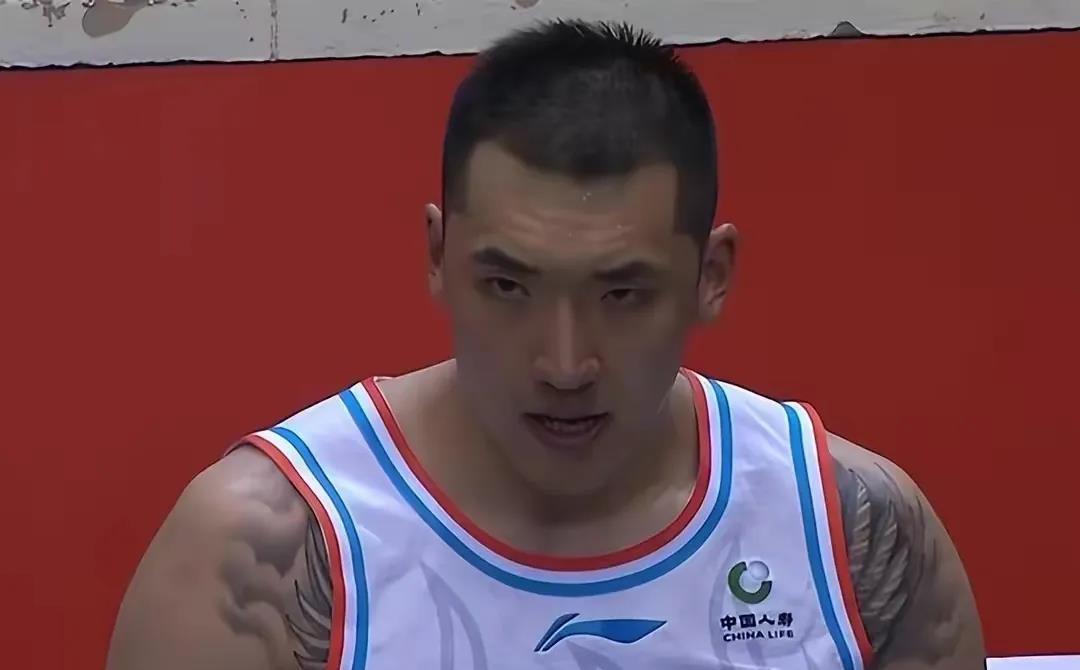 紧张对决下,福建队占据先机 紧张对决下,福建队占据先机