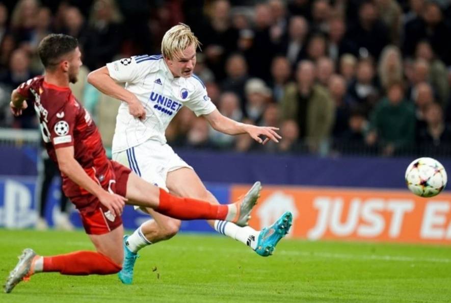 丹麦队在友谊赛中踢出了精彩比赛