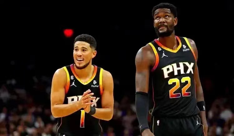 太阳擒下马刺,布克爆发砍下全队最高分 太阳擒下马刺,布克爆发砍下全队最高分