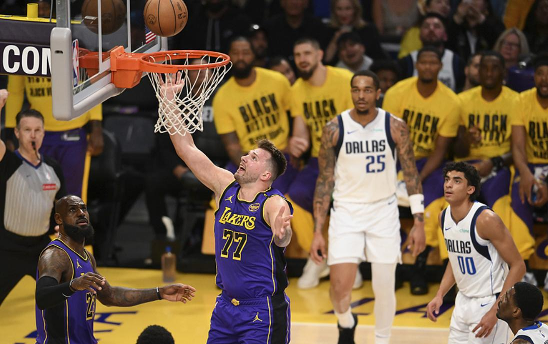 湖人逆袭独行侠,耐克连续 湖人逆袭独行侠,耐克连续