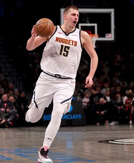 包含纽约尼克斯三连胜，勒布朗再次破30分的词条