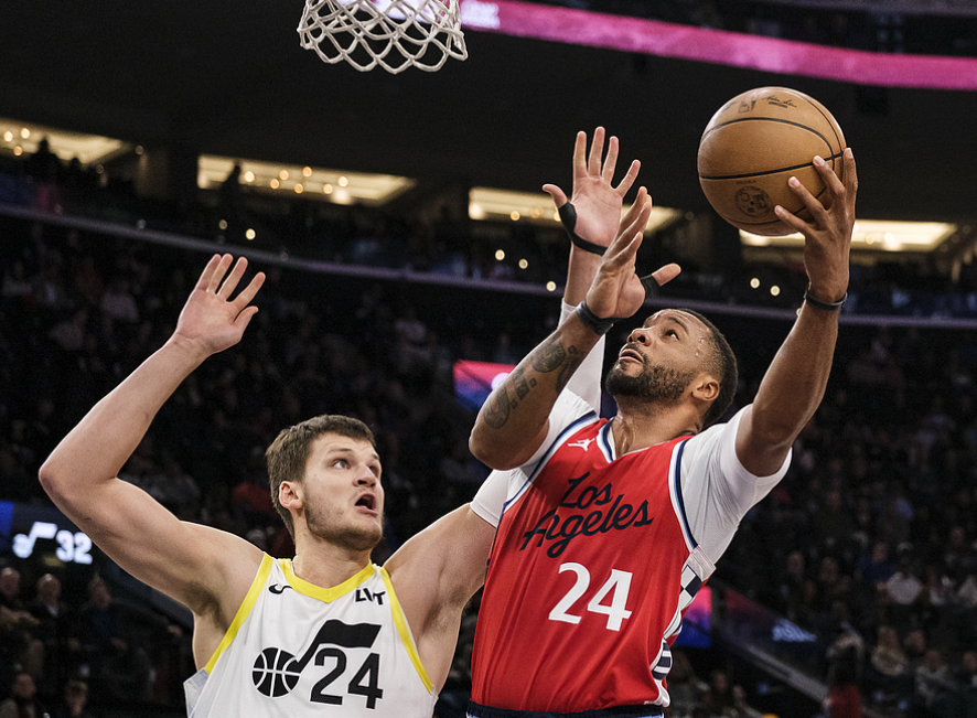 快船遭遇连败,客场不敌爵士 快船遭遇连败,客场不敌爵士