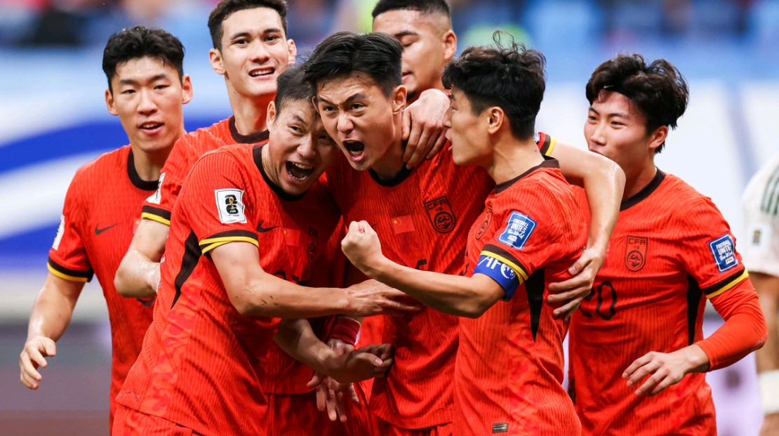 足球比赛惊险连连,双方你追我赶的简单介绍 足球比赛惊险连连,双方你追我赶的简单介绍