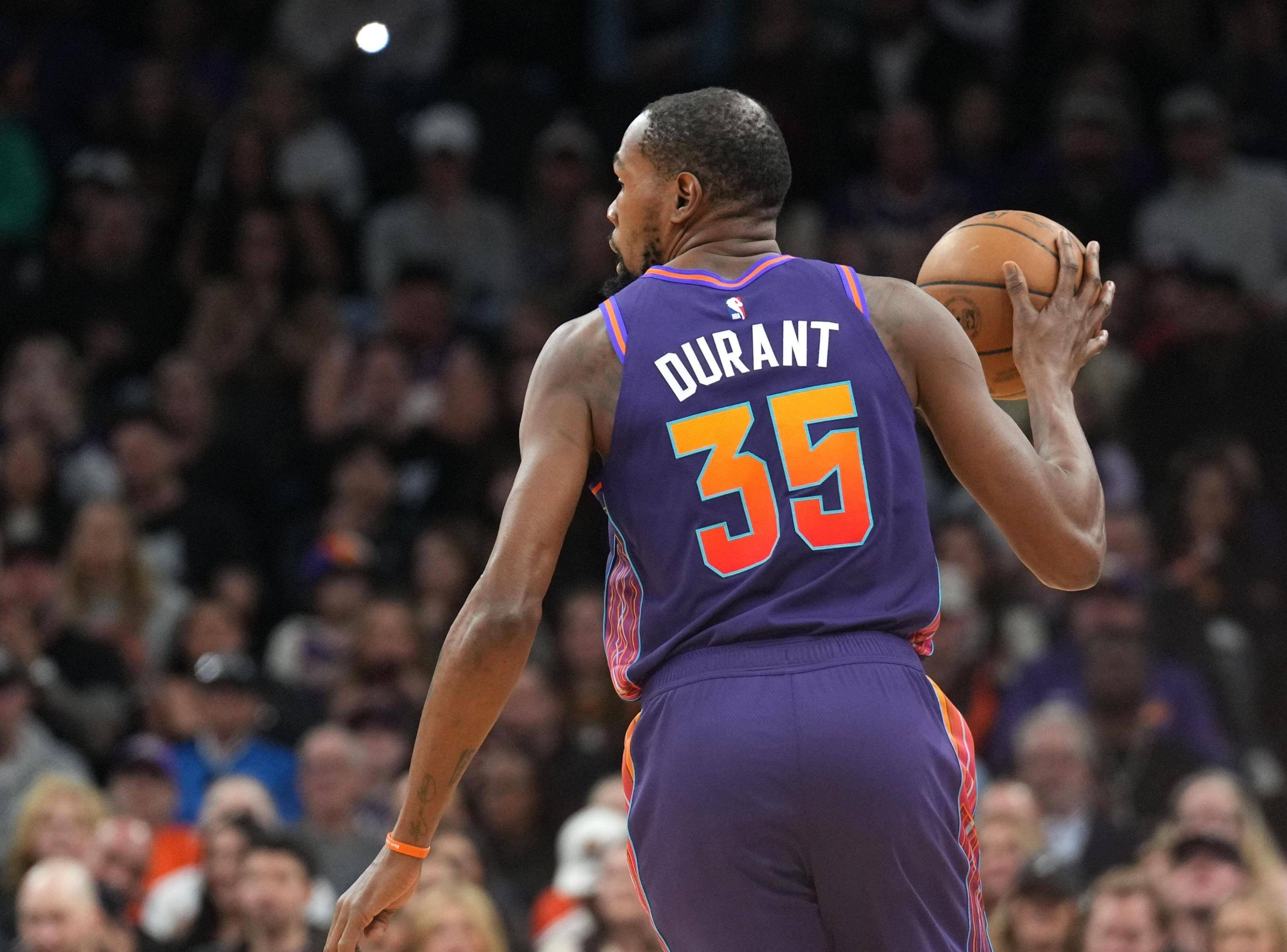 NBA球队在比赛中遭遇意外伤病,陷入困境 NBA球队在比赛中遭遇意外伤病,陷入困境