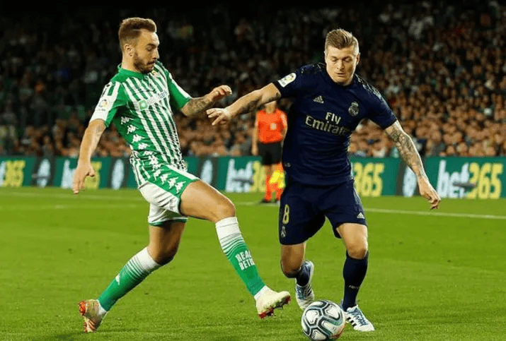 皇家贝蒂斯大获全胜,巴伦西亚客场胜出 皇家贝蒂斯大获全胜,巴伦西亚客场胜出