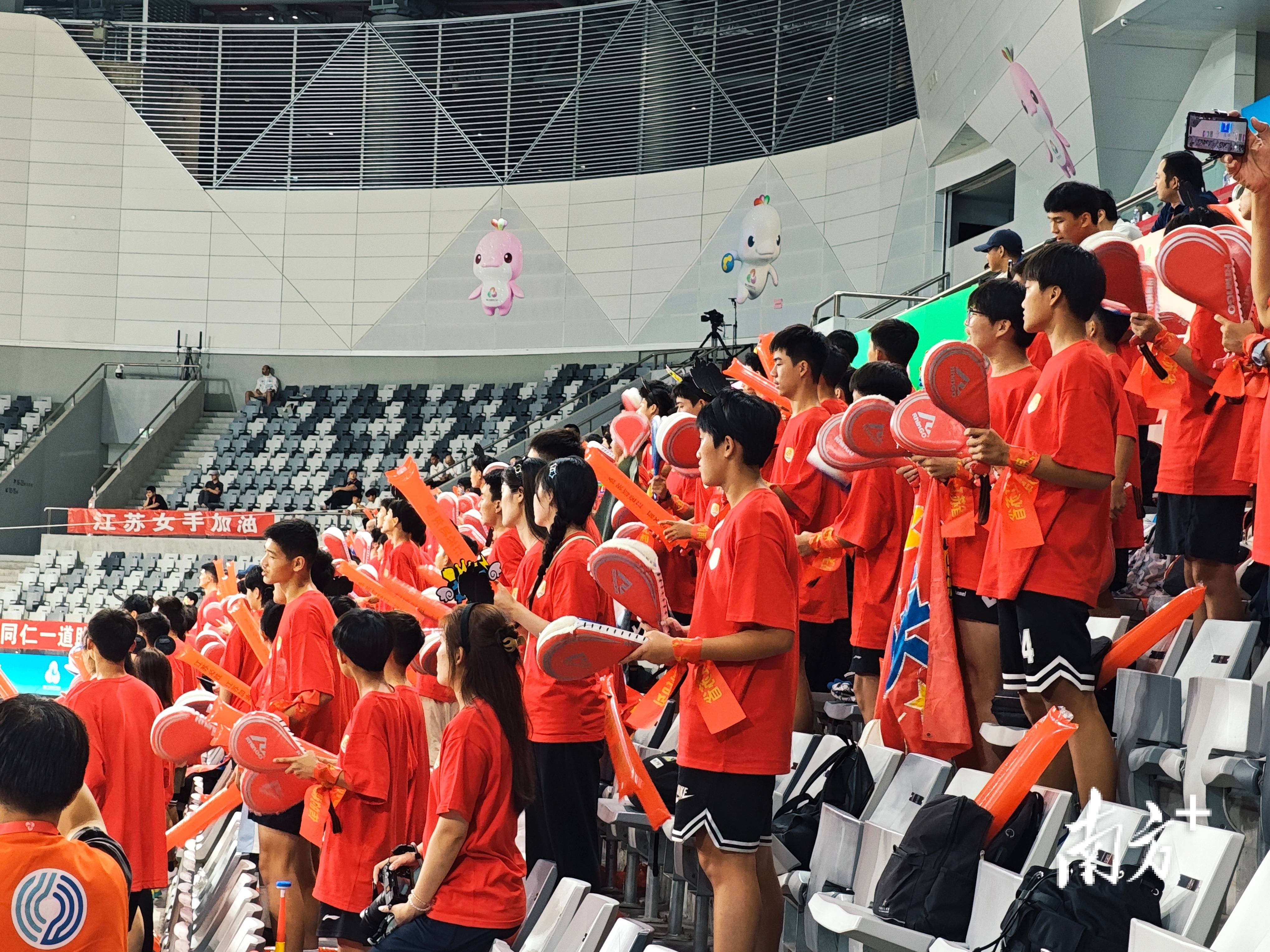 包含一场激动人心的足球比赛,女队拿下冠军!的词条 包含一场激动人心的足球比赛,女队拿下冠军!的词条